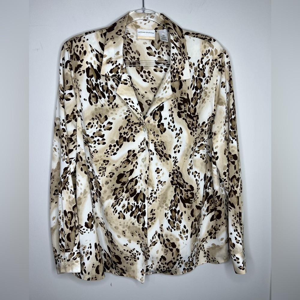 Alfred Dunner collar button down shirt/blouse. Multi-print/animal like print. - Picture 1 of 6